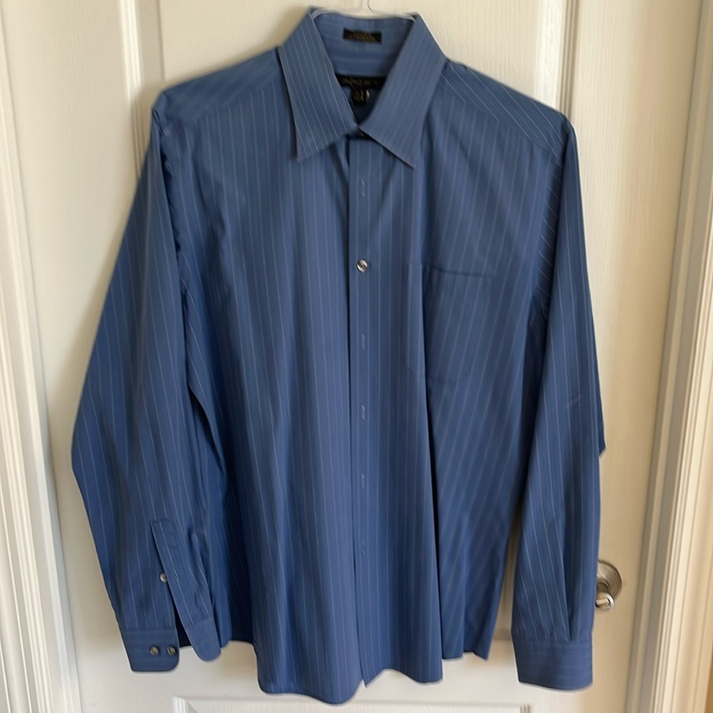 A[X]IST fitted, long sleeve dress shirt.